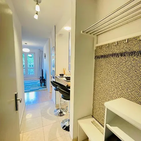 Peony Hollo - Free Garage Under The House