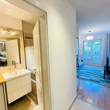 Peony Hollo - Free Garage Under The House *