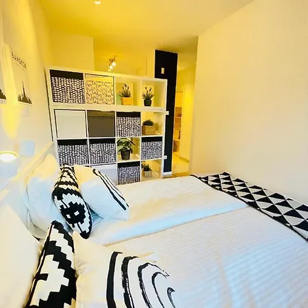 Peony Hollo - Free Garage Under The House Apartament