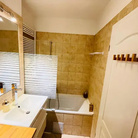 Apartament Peony Hollo - Free Garage Under The House *