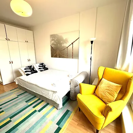 Peony Hollo - Free Garage Under The House