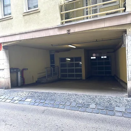 Peony Hollo - Free Garage Under The House *