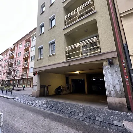 Peony Hollo - Free Garage Under The House Apartament *