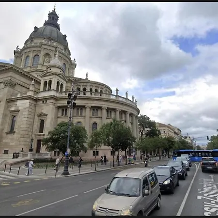 Peony Hollo - Free Garage Under The House