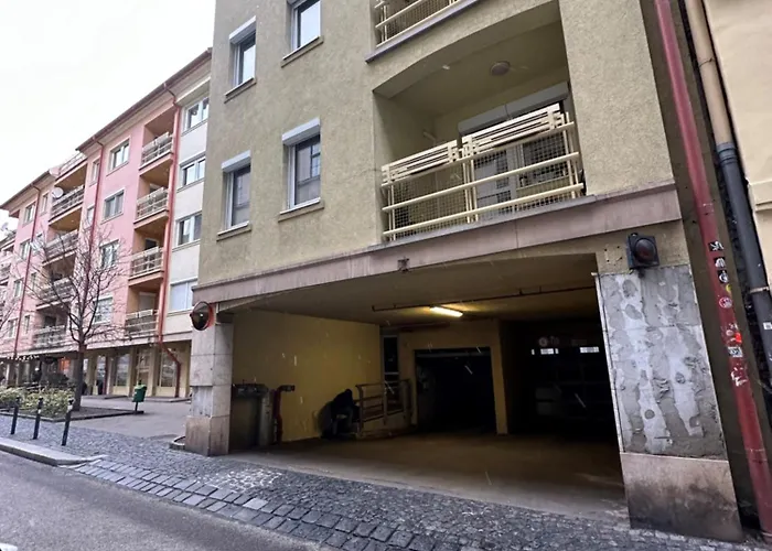 Peony Hollo - Free Garage Under The House Appartement *
